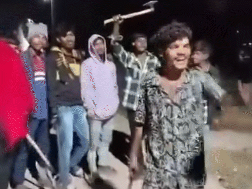 बिलासपुर में लोहे के हथियार लेकर दहशत फैलाने बनाई रील्स।
