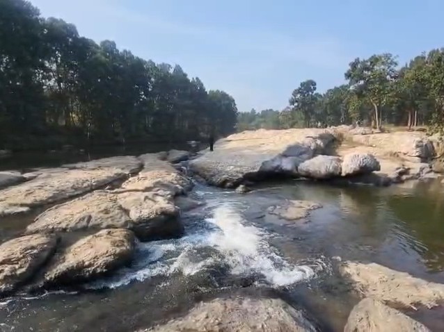 हजारीबाग की लारा नदी पिकनिक के लिए पहली पसंद:  नए साल के स्वागत में जुटे लोग, इको-फ्रेंडली पिकनिक से उठा रहे प्रकृति का आनंद – Hazaribagh News