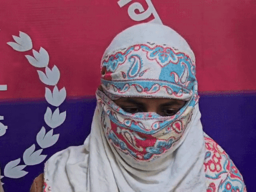 एयर होस्टेस अपनी ही बनाई रेप की कहानी में फंस गई।