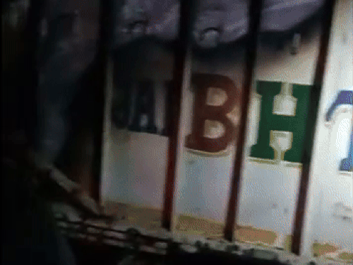 पुलिस ने बताया कि पिकअप को पीछे से टक्कर मारी गई है। सही कारण जांच के बाद ही सामने आ पाएगा।