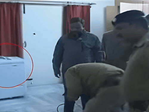 देहरादून स्थित घर में राजेश ने डीप फ्रीजर में अपने पत्नी अनुपमा के शव के टुकड़े रखे थे।