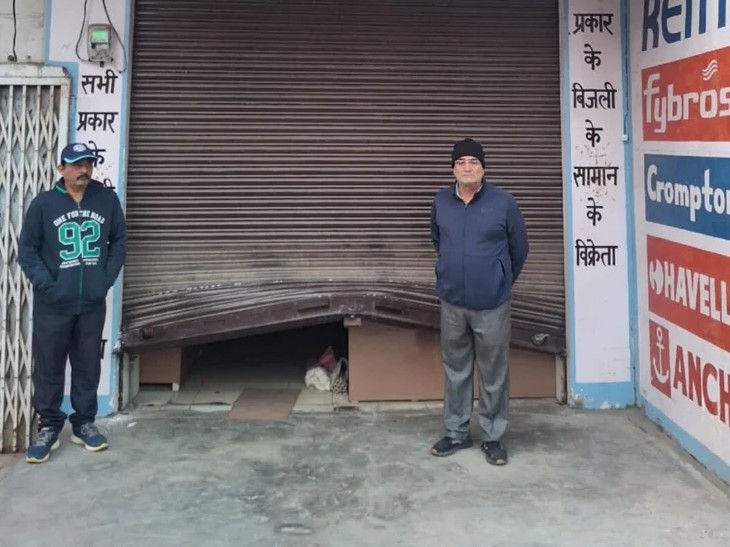 Goods worth lakhs stolen from a shop in Hapur
