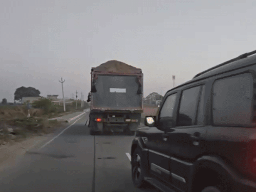 घटना नेशनल हाईवे 48 स्थित दिलवाड़ा पुलिया के पास की है।