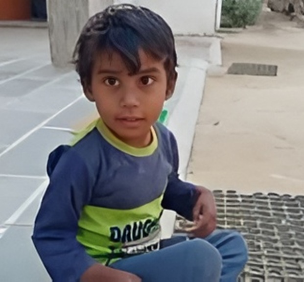 बच्ची नूर का फाइल फोटो। वह मंगलवार शाम को गली में खेल रही थी। उसी दौरान पड़ोस में रहने वाला किशोर उसे बाइक पर बैठाकर ले गया।