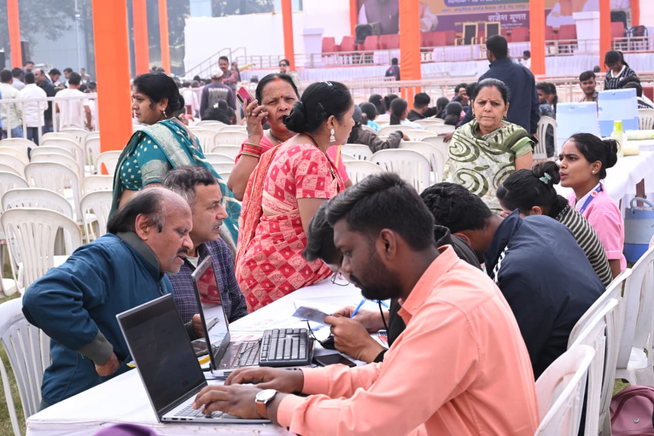 महिलाओं ने बड़ी संख्या में रजिस्ट्रेशन कराया है।