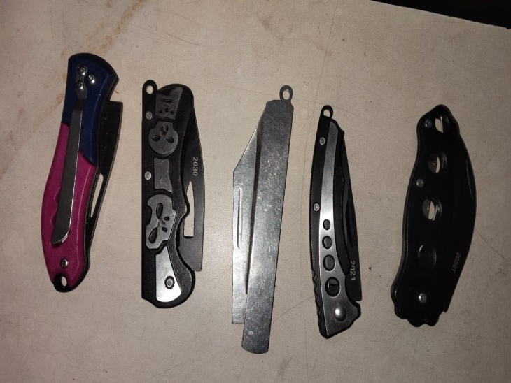 पुलिस का कहना है कि इस तरह के अमानक हथियार बेचने वालों पर आगे भी सख्त कार्रवाई की जाएगी।