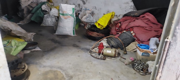 भगवानपुरा में छापेमारी के दौरान मिला सामान।