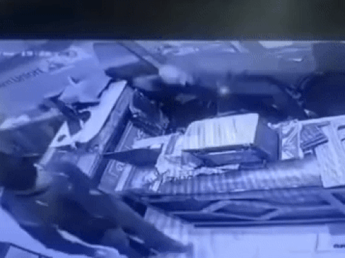 लूट की वारदात को अंजाम दे कर वपिस जाते हुए बदमाश।