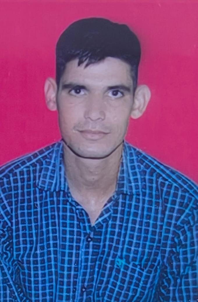 जवान का नाम सचिन कुमार है। ये उत्तर प्रदेश के सिंगोली थाना क्षेत्र का रहने वाला था।