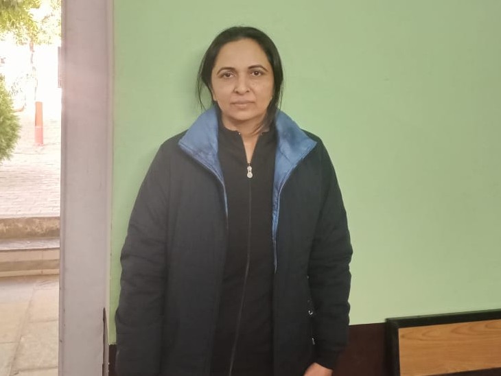 काजल के गिरफ्तार कर पिलानी थाने लाया गया है। उससे पूछताछ जारी है।