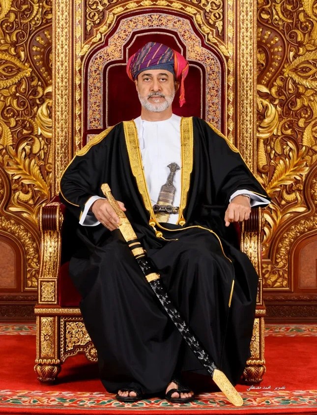 लंबे और निरंतर राजशाही शासन के कारण ओमान को दुनिया के सबसे पुराने राजतंत्रों में से एक माना जाता है। (तस्वीर ओमान सुल्तान हैथम बिन तारिक की है।)