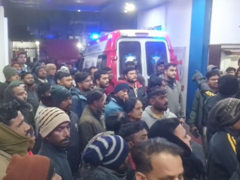 बेहतर इलाज के लिए धनबाद में प्राथमिक उपचार के बाद दुर्गापुर ले जाया गया है।