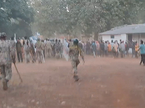 3000 की ज्यादा की संख्या में ग्रामीण चर्च में आग लगाने पहुंचे थे।