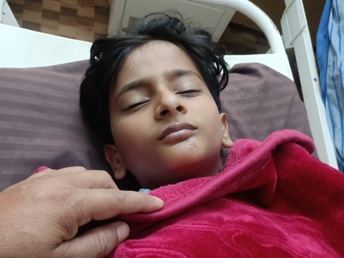 8-year-old student seriously injured after falling from auto-rickshaw