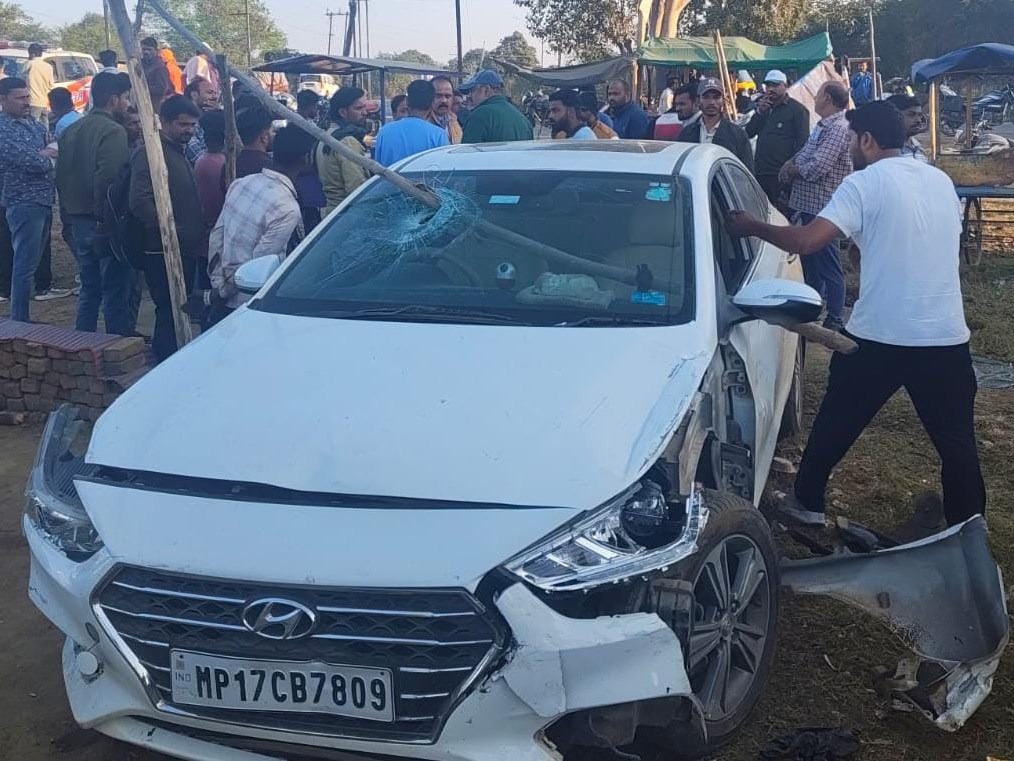 MP : चाय की दुकान में घुसी तेज रफ़्तार गाड़ी, दो की मौत