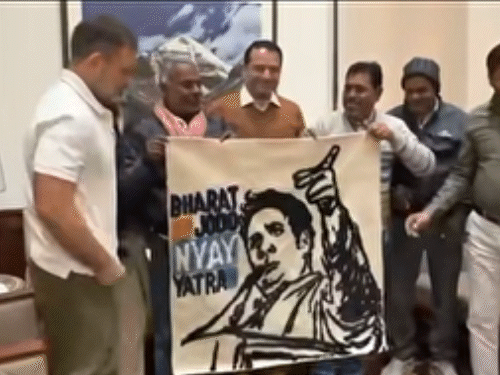 राहुल गांधी ने भदोही के बुनकरों से मुलाकात का वीडियो जारी किया है। - Dainik Bhaskar