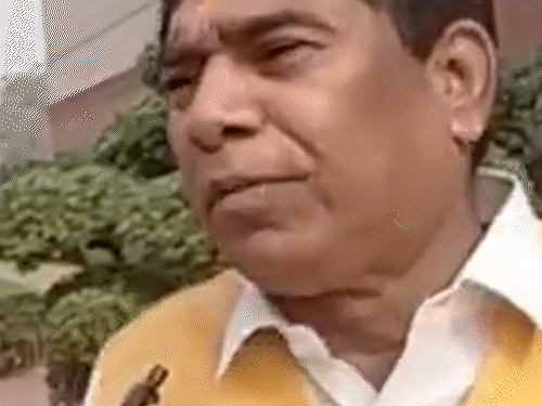 देवेंद्र चंदौलिया दिल्ली नॉर्थ-वेस्ट सीट से सांसद हैं।