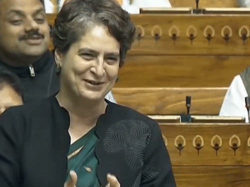 પ્રિયંકાએ બુધવારે લોકસભામાં નીતિન ગડકરી પાસેથી હસતા હસતા મળવાનો સમય માંગ્યો.