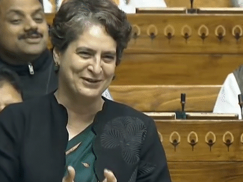 कांग्रेस सांसद प्रियंका गांधी ने बुधवार को केंद्रीय मंत्री नितिन गडकरी से समय मांगा और फिर कार्यालय में मुलाकात की। - Dainik Bhaskar