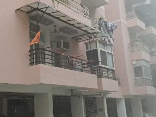 ये तस्वीर औरा चिमेरा सोसाइटी की है। इसी बिल्डिंग में उमेश शर्मा ने फ्लैट किराए पर दे रखा था।