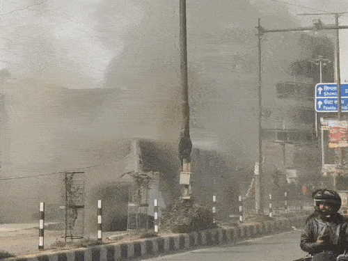 हादसे के बाद वन लेन बंद हो गई थी।