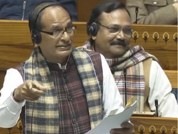 संसद में हंगामा कर रहे विपक्षी सदस्यों पर शिवराज जमकर बरसे।