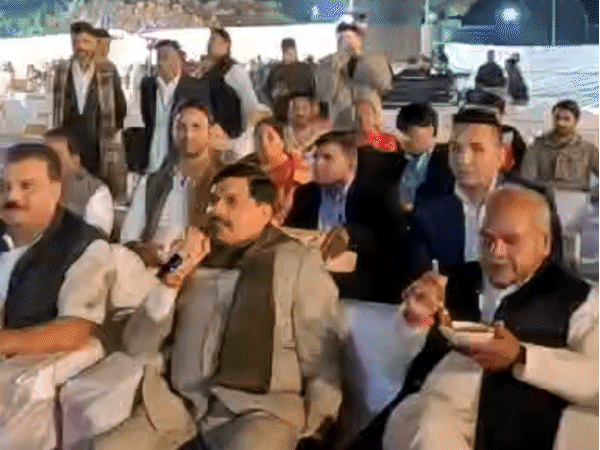 सीएम डॉ. मोहन यादव ने गाया भजन।