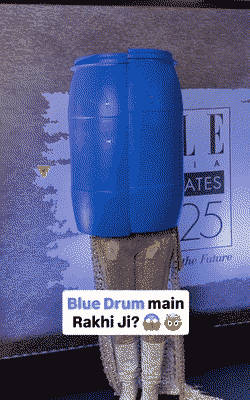 एक इंवेट में ब्लू ड्रम पहनकर पहुंची राखी सावंत।