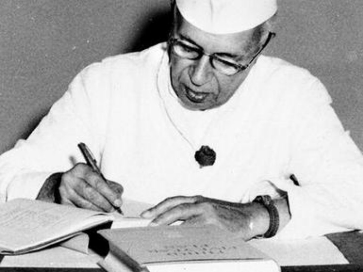 गांधी परिवार ने देश के पहले प्रधानमंत्री से जुड़े लगभग 35,000 डॉक्यूमेंट्स और लगभग 3000 इलस्ट्रेशन को डिजिटाइज करवाया है। - Dainik Bhaskar