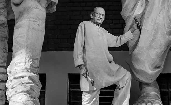 मूर्तिकार राम सुतार 100 वर्ष के थे।