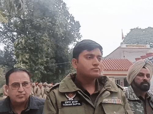 नवांशहर के एसएसपी तुषार गुप्ता जानकारी देते हुए।