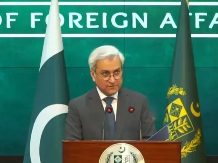 पाकिस्तान ने अंतरराष्ट्रीय समुदाय से इस मामले का संज्ञान लेने और भारत को संधि के उल्लंघन पर जवाबदेह ठहराने की मांग की है।