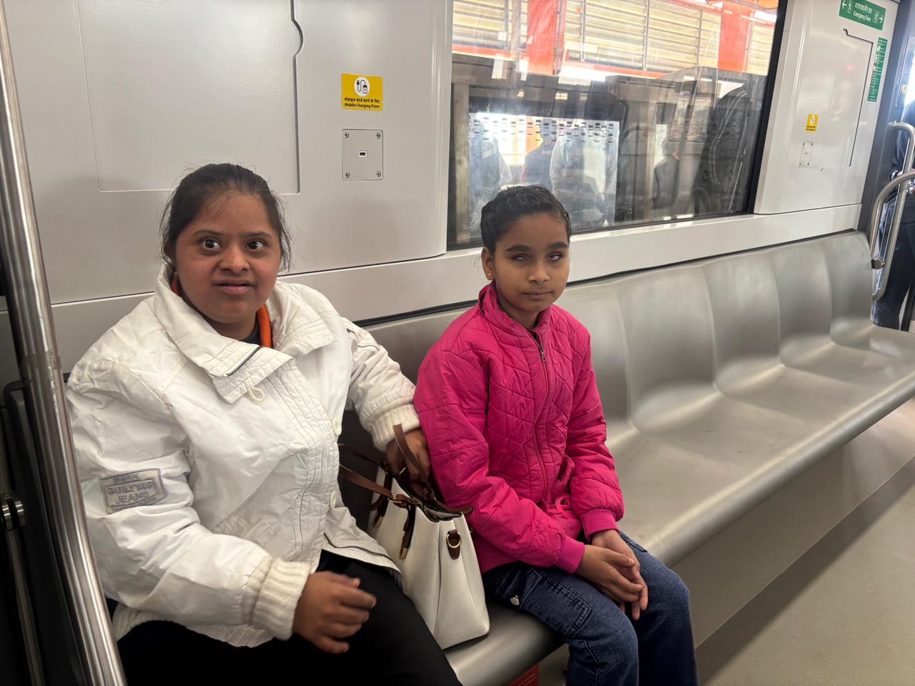 दिव्यांग बच्चों को मेट्रो का सफर कराया जा चुका है, ताकि वे मेट्रो से जुड़ी हर बात को समझ सकें।