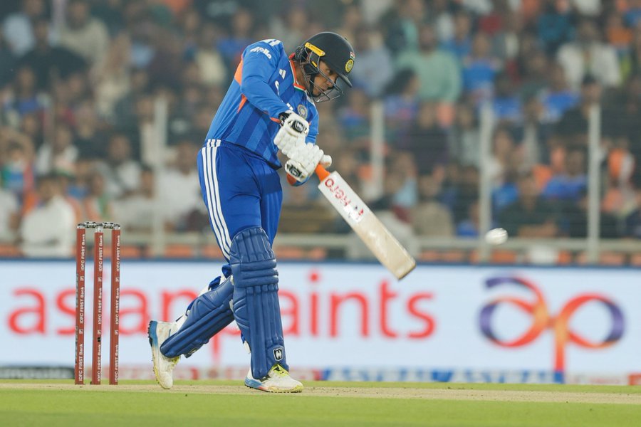 अभिषेक शर्मा ने 21 बॉल पर 34 रन बनाए।