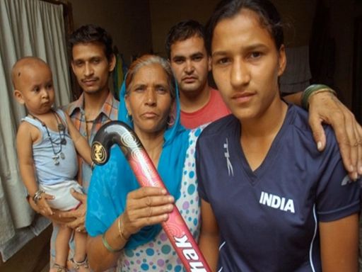 अपने परिवार के साथ रानी रामपाल।