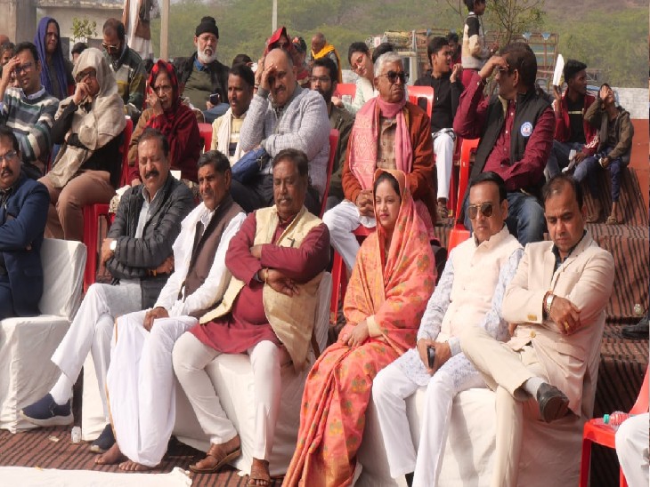 तानसेन समारोह में आए अतिथिगण।