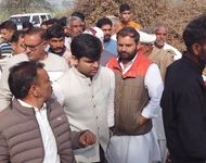 डबवाली SDM अर्पित सिंघल परिजन व कमेटी से मिलते हुए।