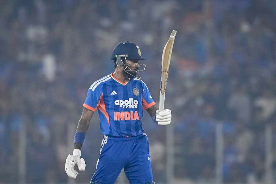 हार्दिक पंड्या ने 16 बॉल पर फिफ्टी लगा दी।