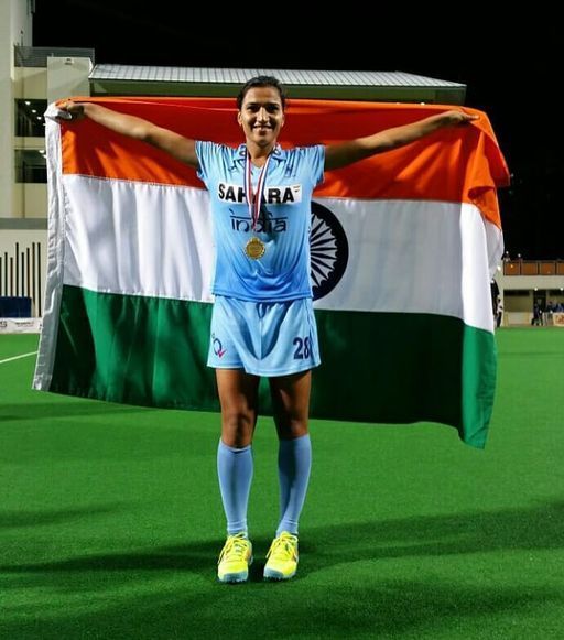 रानी ने मात्र 14 साल की उम्र में भारत के लिए डेब्यू किया था।