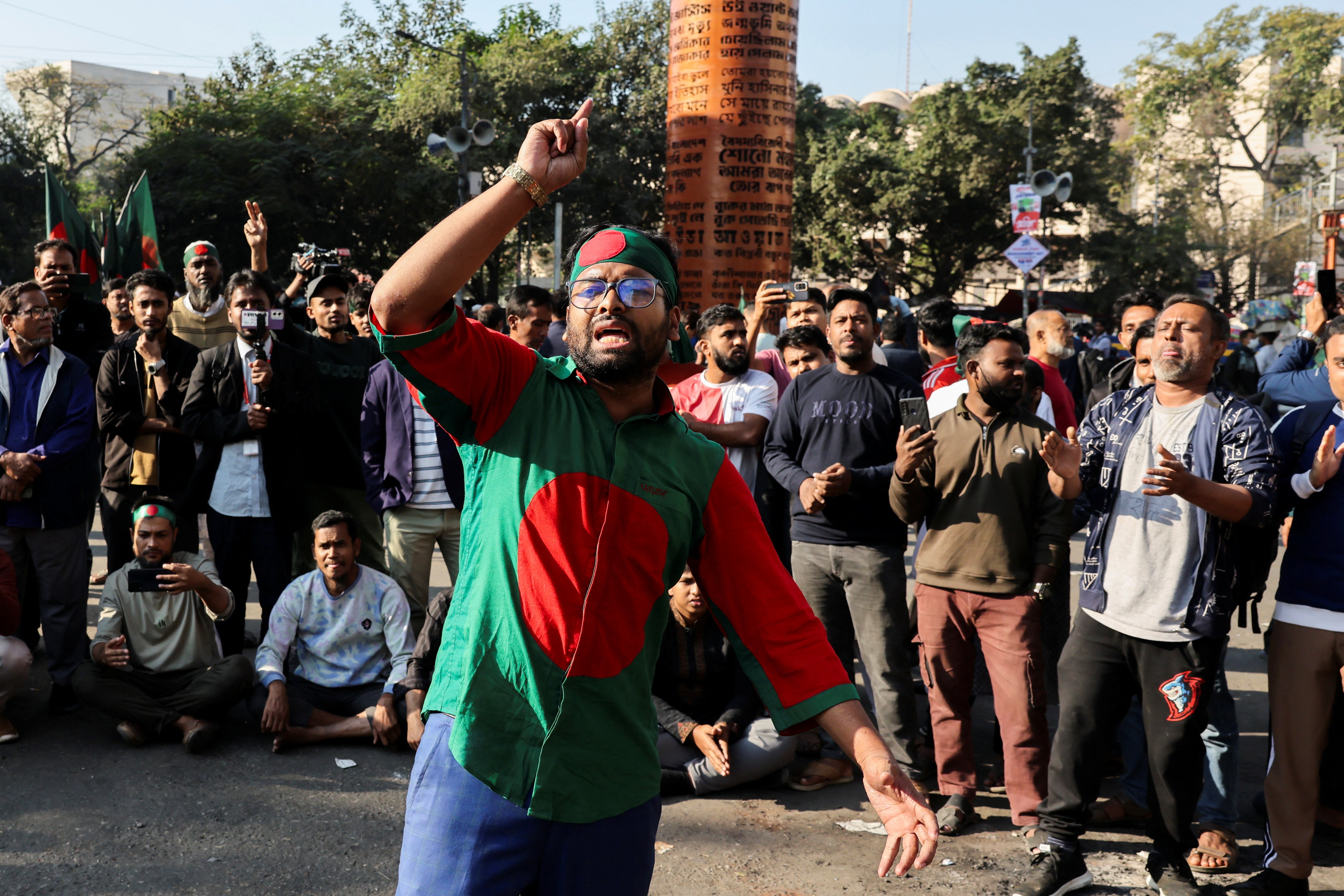 Students took out a rally carrying the flag of Bangladesh in the university campus. During this, a young man wearing a flag colored shirt was seen shouting slogans.