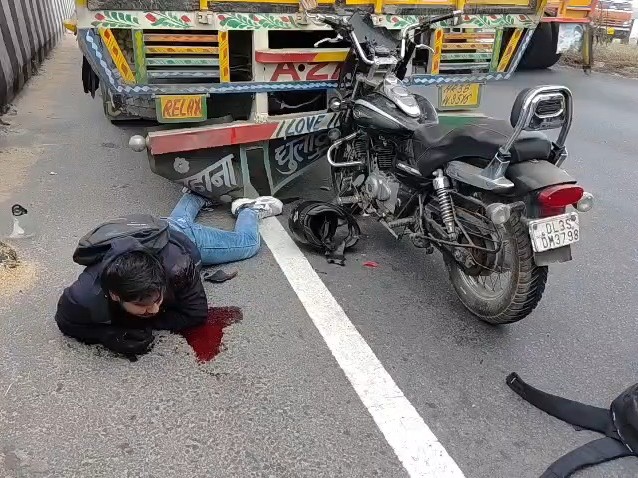 Two students seriously injured in a road accident in Etawah