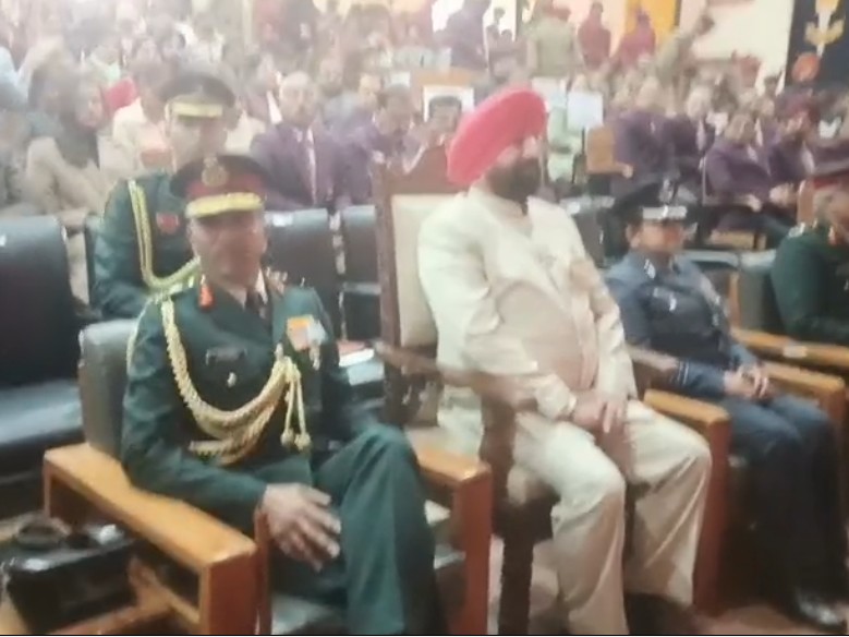 बच्चों के सांस्कृतिक कार्यक्रम देखते राज्यपाल लेफ्टिनेंट जनरल (सेवानिवृत्त) गुरमीत सिंह