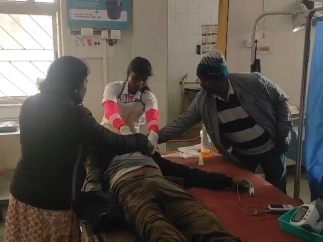 गुमला में चलती ऑटो से गिरकर मुंशी की मौत:  आंजन धाम के पास हुई घटना, मजदूरों को काम के लिए ऑटो से ले जा रहा था – Gumla News