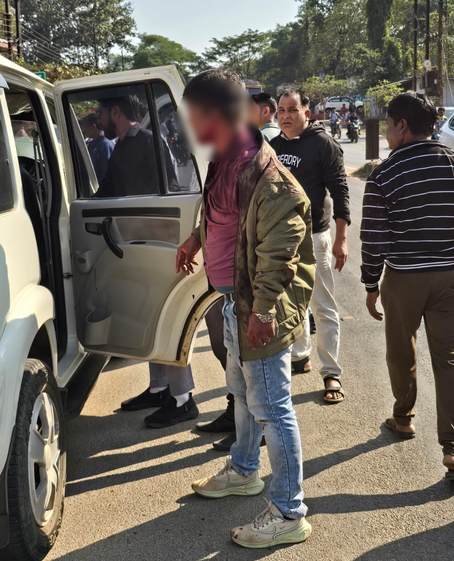 DSP तोमेश वर्मा के सिर और गले पर गंभीर चोट आई है।