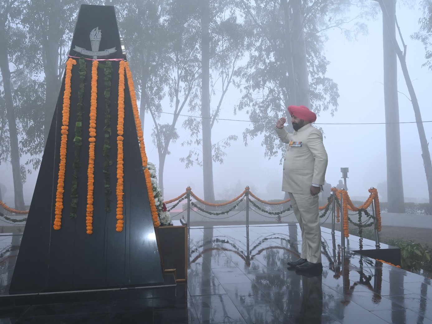 राज्यपाल लेफ्टिनेंट जनरल (सेवानिवृत्त) गुरमीत सिंह