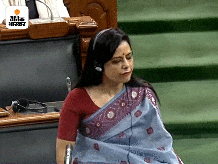 महुआ मोइत्रा (49) 2019 में पश्चिम बंगाल के कृष्णानगर से TMC के टिकट पर लोकसभा सांसद चुनी गई थीं। दिसंबर 2023 में उन्हें लोकसभा से निष्कासित कर दिया गया।