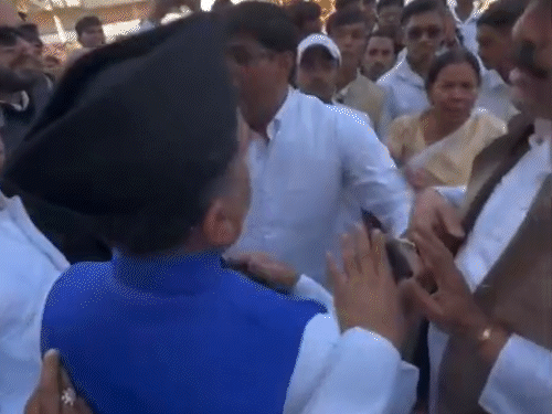 गुरु घासीदास जयंती समारोह में पहुंचे थे RSS के पदाधिकारी।