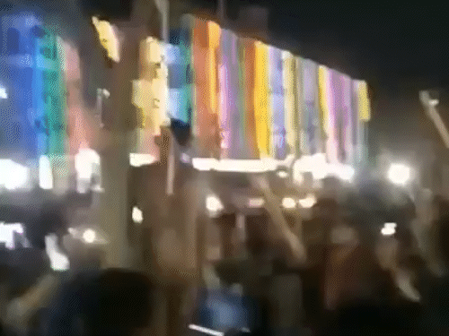 युवक को नग्न करके फांसी पर टांग दिया गया।