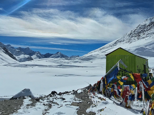 लाहौल स्पीति के शिंकुला दर्रा में ताजा बर्फबारी।