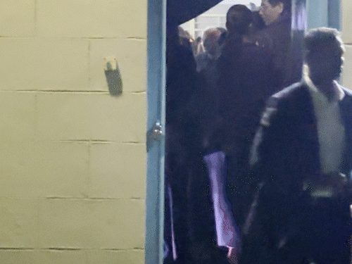 ছেলে তৈমুরের স্কুলের অনুষ্ঠানে যোগ দিয়েছিলেন করিনা কাপুর।